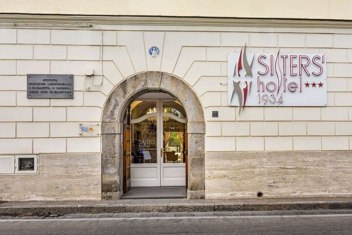Sisters Hostel photo 2