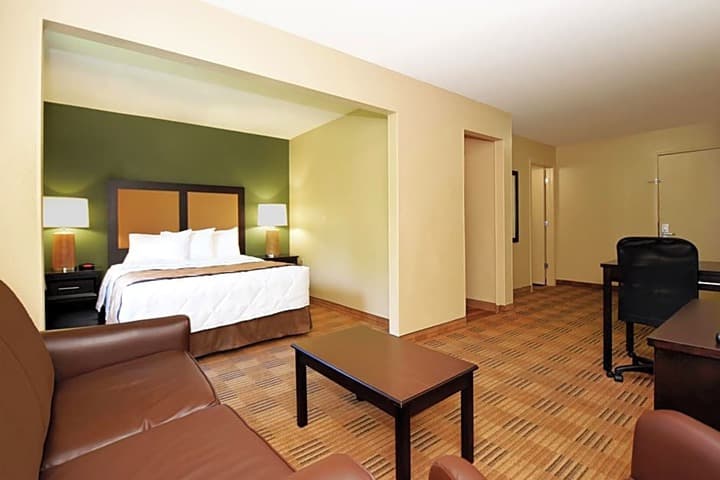 Extended Stay America Suites Dallas Market Center photo 4