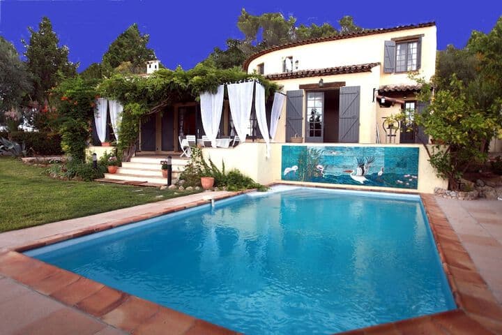 Mougins destination view