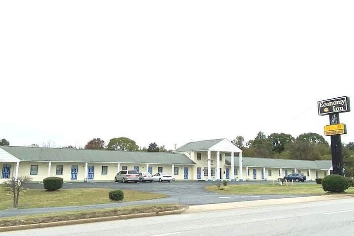 Economy Inn photo 1