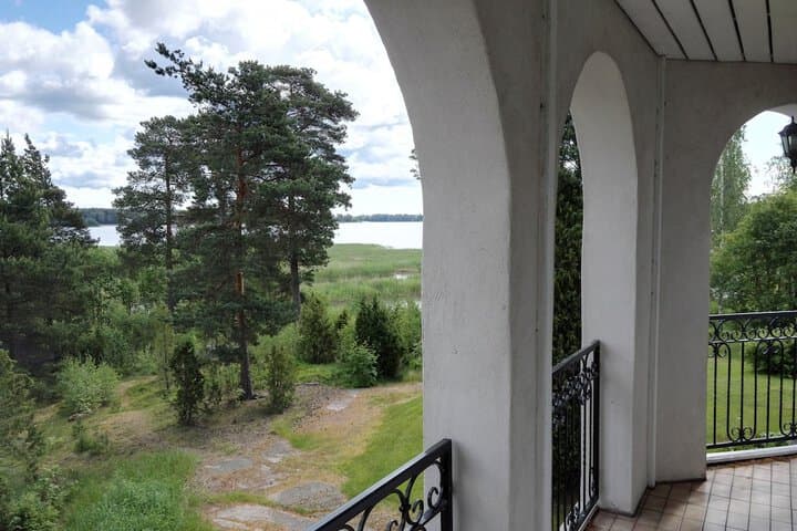 Alberts Manor photo 3