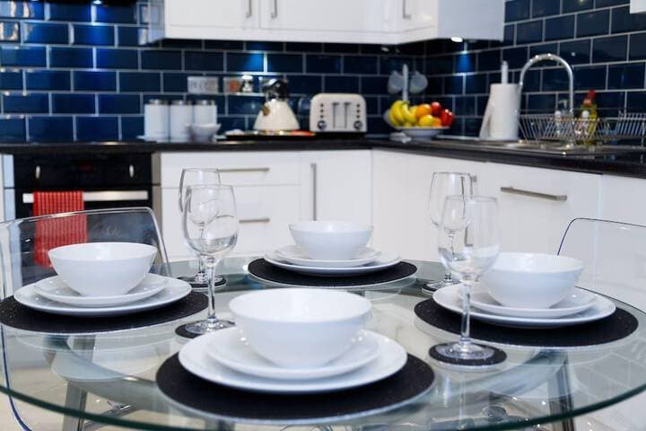 Live in Leeds Nazarene Apartments photo 3