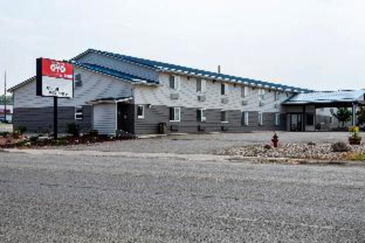 OYO Hotel Shelby Mt. Hwy 2 & I-15 photo 2