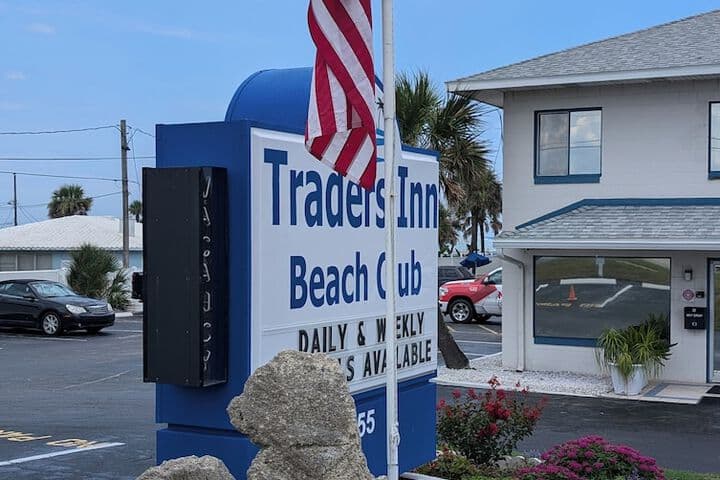 Traders Inn Beach Club photo 4