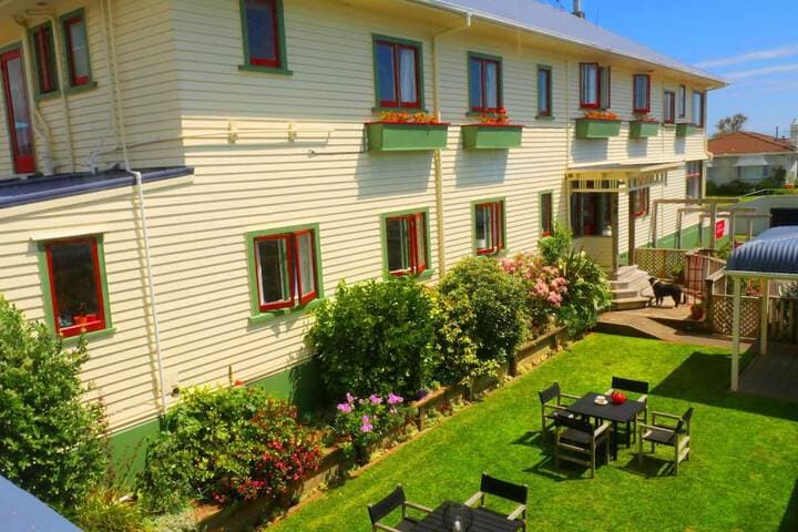 Ducks & Drakes Boutique Motel & Backpackers photo 3