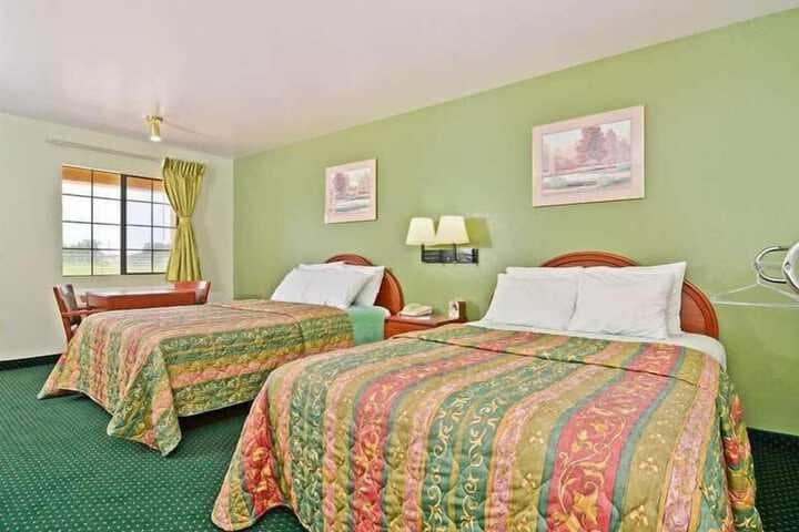 Pine Point Inn & Suites photo 4