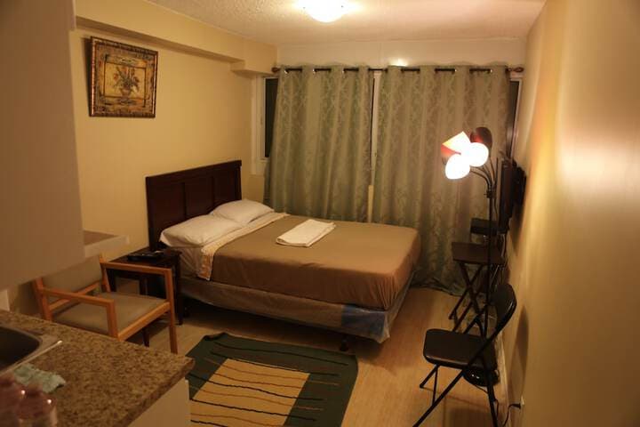Toronto Furnished Living photo 4