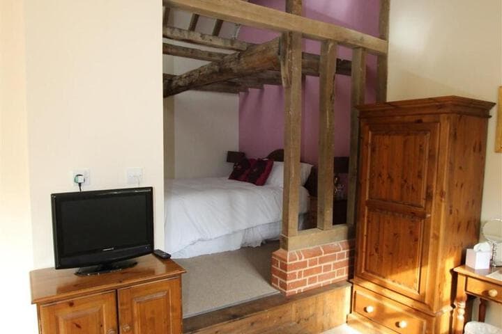 Dickleburgh Crown photo 4