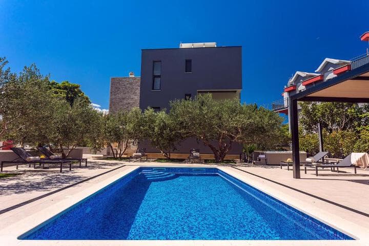 Villa Topaz photo 2