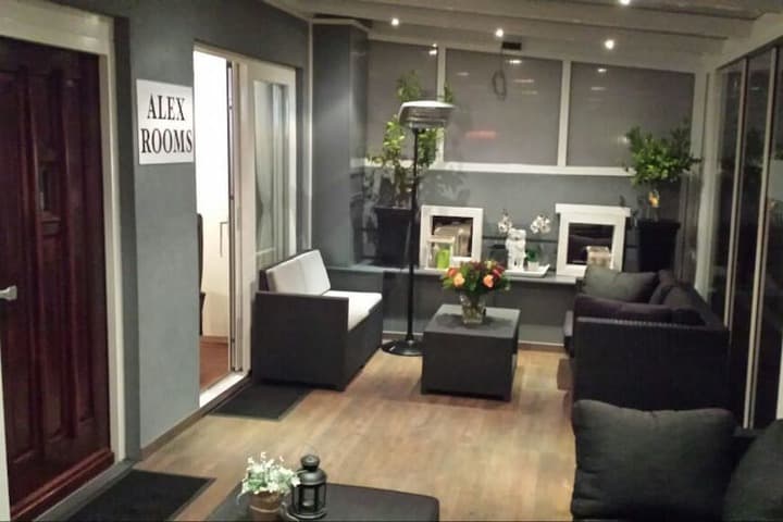 Alex Rooms photo 3