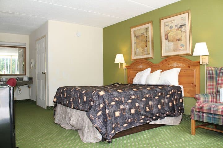 Travelers Inn photo 3