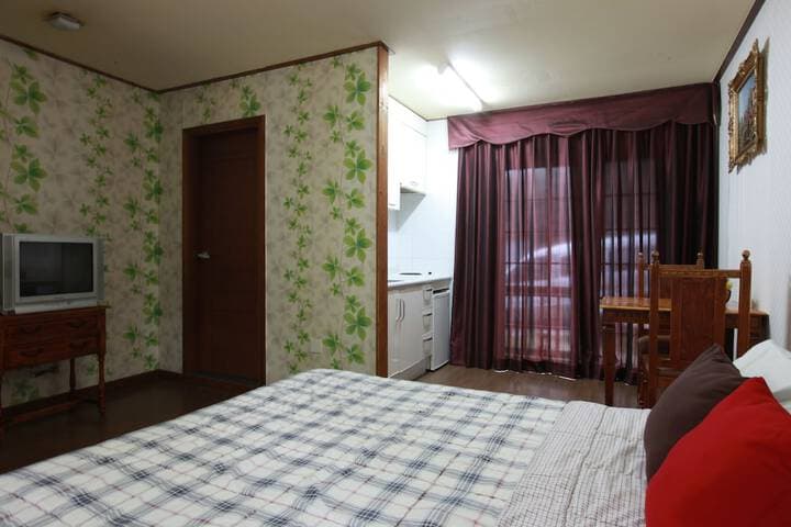 Mayfair Pension photo 3