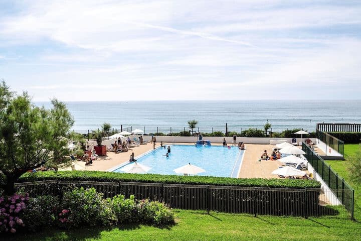 Chambre-dʼAmour destination view