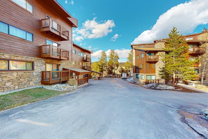 Pine Ridge Condominiums photo 3