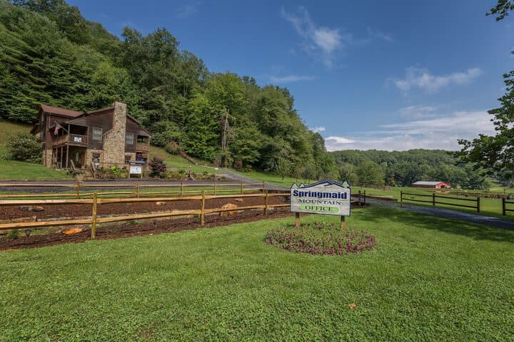 Bear Den destination view