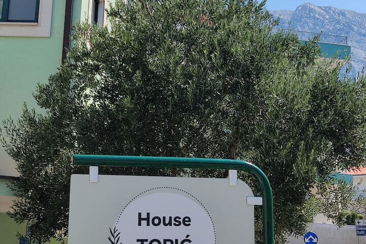 House Topic photo 2