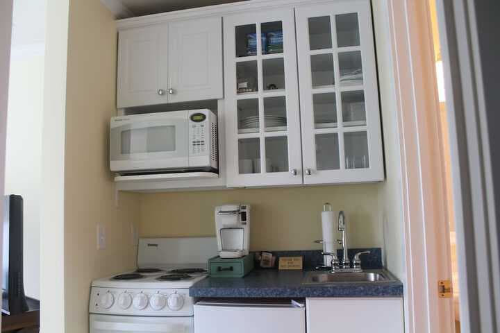 Captains Cottage Suites photo 2