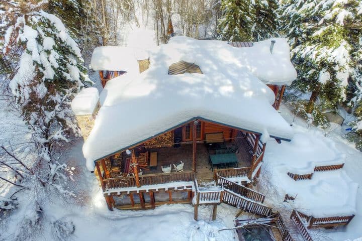 Log Cabin on the Stream photo 4