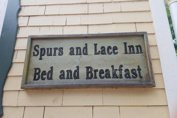 Spurs n Lace Bed & Breakfast Inn photo 4