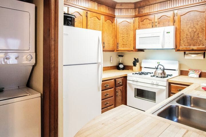 Sunburst Condominiums photo 4