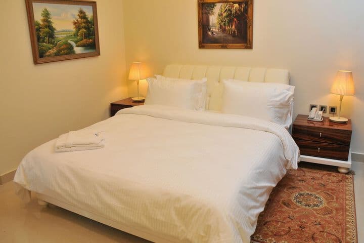 Dolphin Royal Suites photo 3