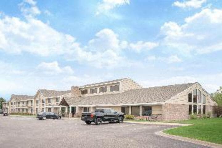 Baymont by Wyndham Lakeville photo 1