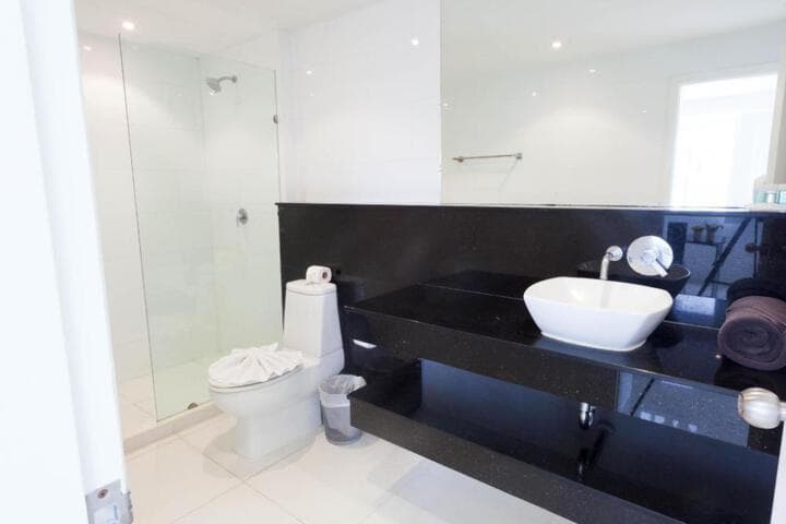 Sunset Plaza Serviced Apartments by RESAVA photo 3