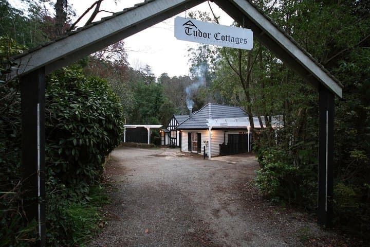 Tudor Cottages Mt. Dandenong photo 2