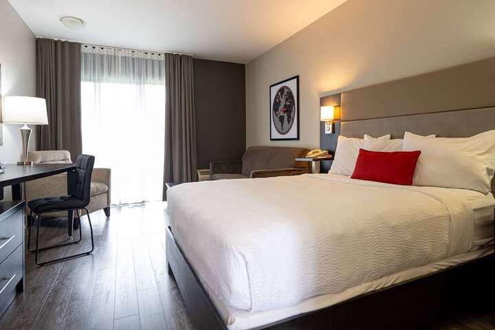Ramada by Wyndham Ottawa on the Rideau photo 2