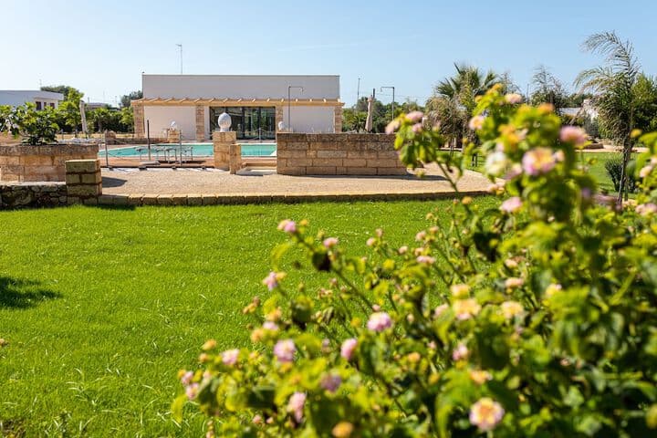 Posto Rosso destination view