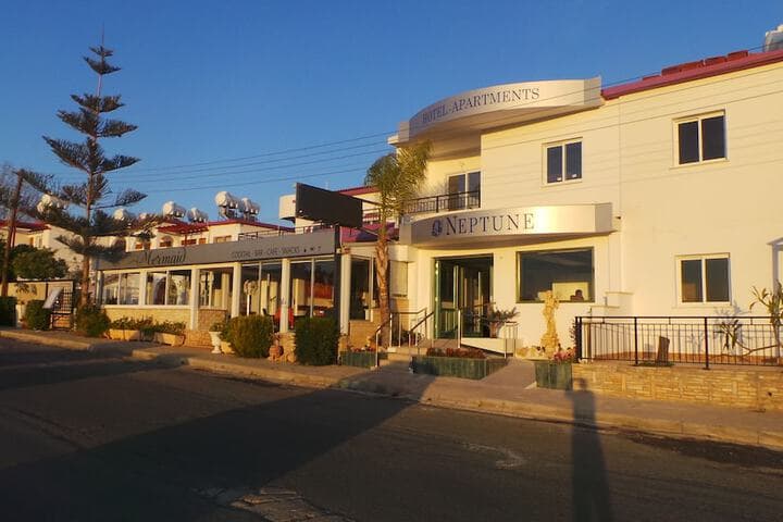 Neptune Hotel Apartments photo 2