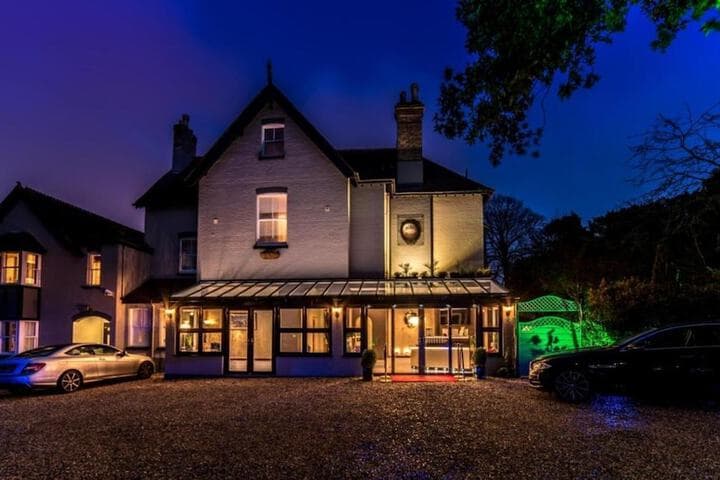 Derby Manor photo 3