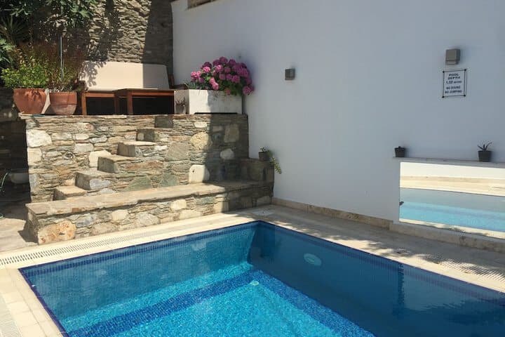 Ionia House photo 3