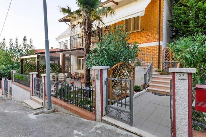 Belvilla by OYO Pleasant Apartment With Courtyard photo 2
