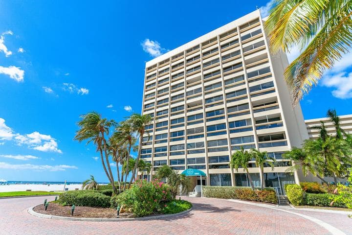 Palm Bay Club by Beachside Management photo 5