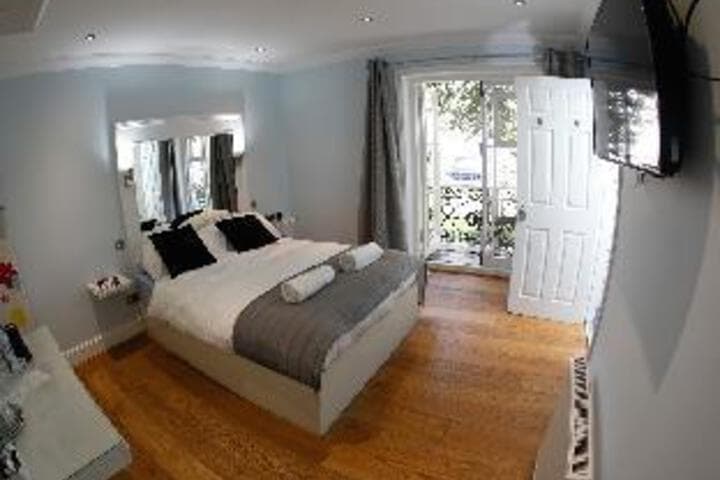 Churchill Guest House photo 1