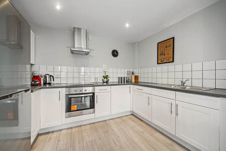 2 Bed Cozy Apartment near Regents Park with WiFi photo 3
