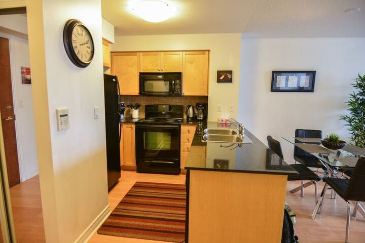 Maplewood Suites Square One photo 5