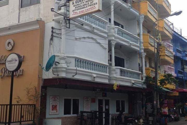 Nickys Guesthouse photo 2