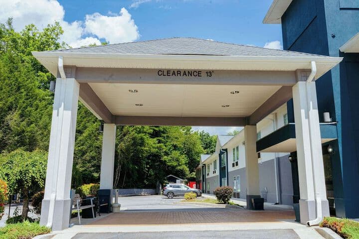 Clarion Pointe Dillard near Blue Ridge Mountains photo 5