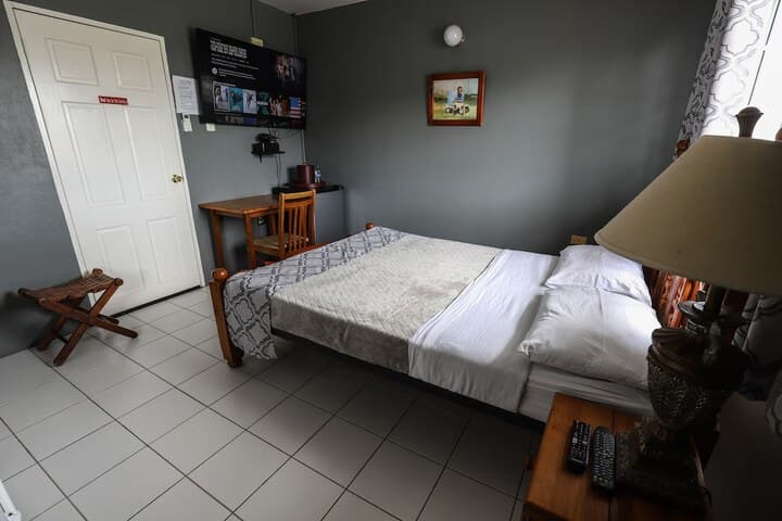Airport Inn photo 4