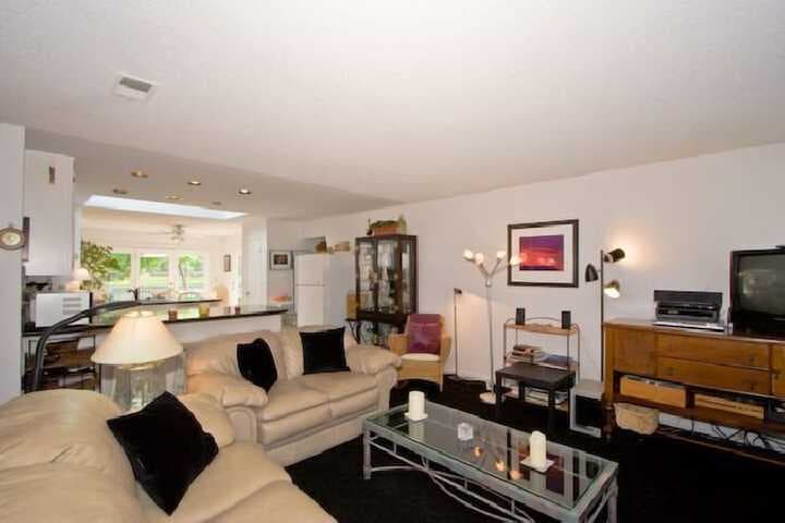 2136 Venice Dr. photo 5