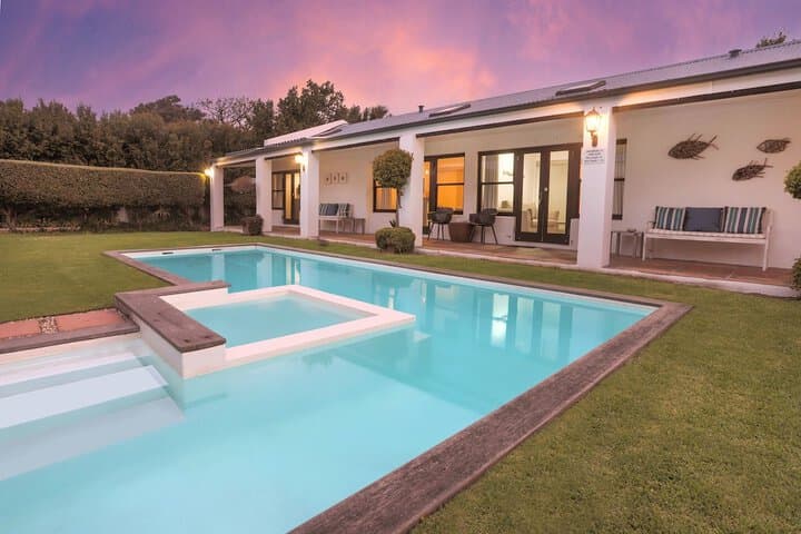 Sixteen Guest House on Main photo 3