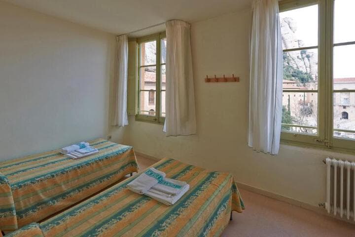 Apartamentos Montserrat Abat Marcet photo 2