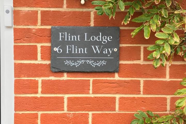 Flint Lodge photo 1