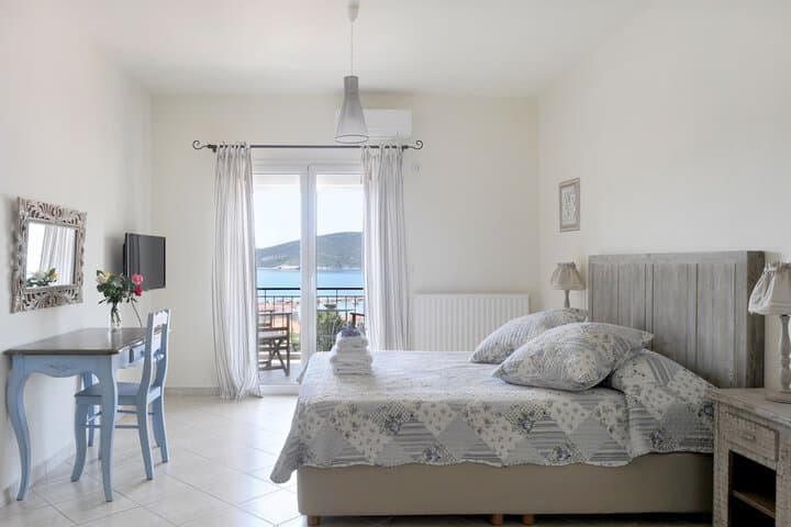 Okhthonia destination view