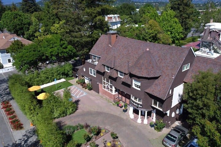 Cedar Gables Inn photo 2