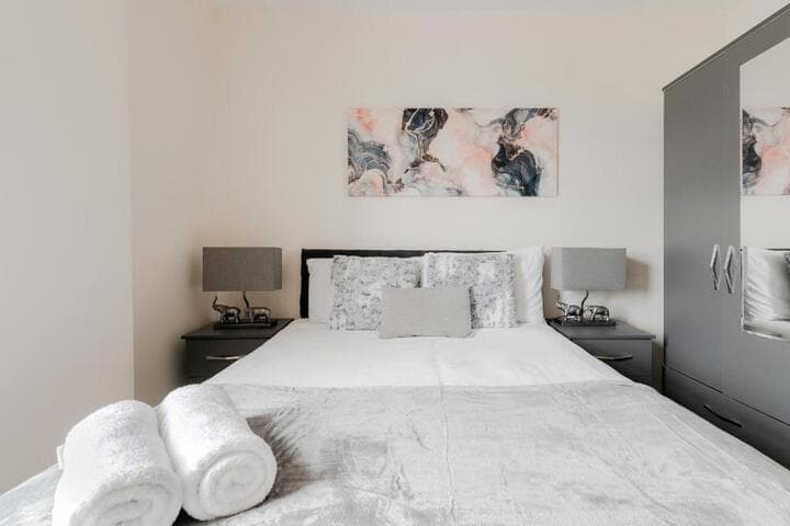 Hyde Park Apartments photo 1