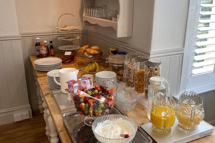 Camelot Guest House photo 5
