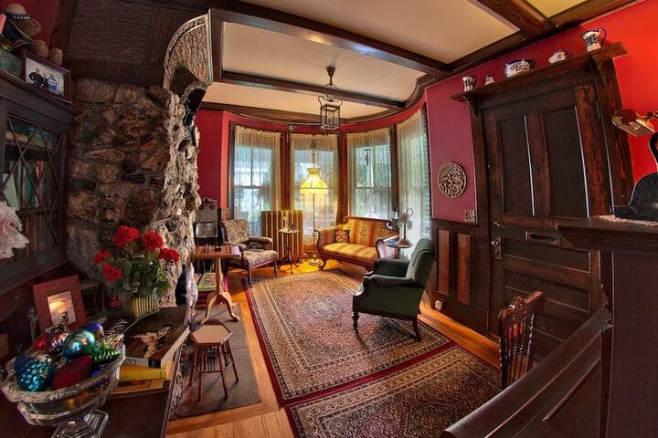 The Jeweled Turret Inn photo 4